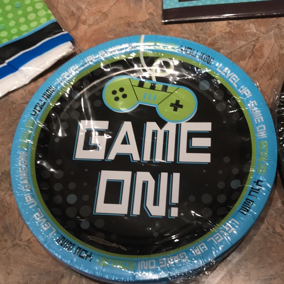 Gamer Birthday party decorations and plates - Picture 8 of 13